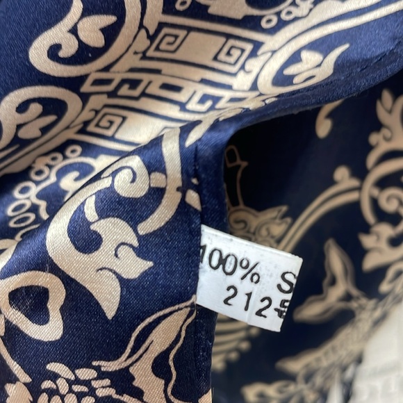 Asian Print Navy/Cream 100% Silk Knotted Fringe Ends Scarf Men or Women EUC - Picture 6 of 10